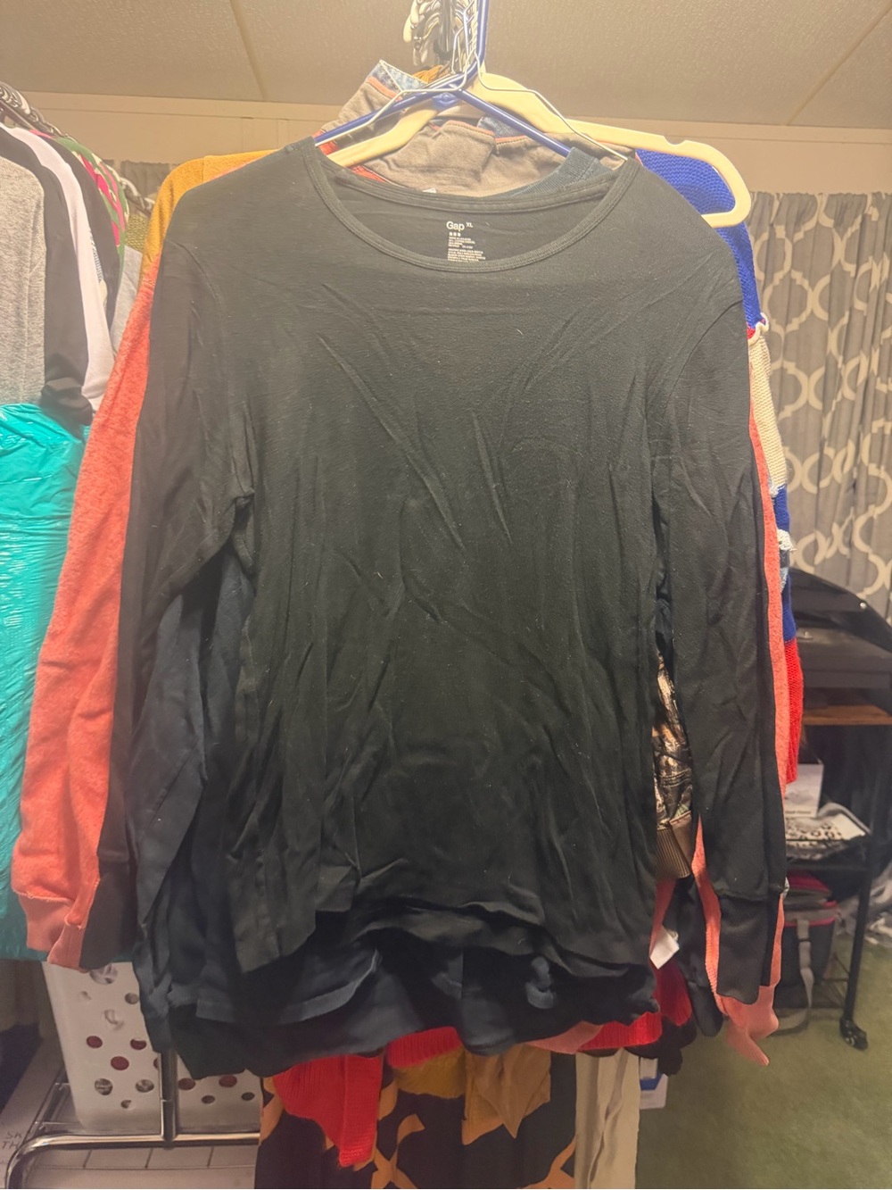 GAP Black Women's Long-Sleeve Crewneck Tee